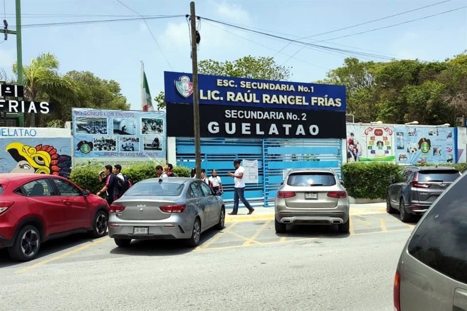 Los hechos fueron reportados a las 8:30 horas en la Escuela Secundaria Raúl Rangel Frías, ubicada en la calle Morelos, en el centro de Santa Catarina.