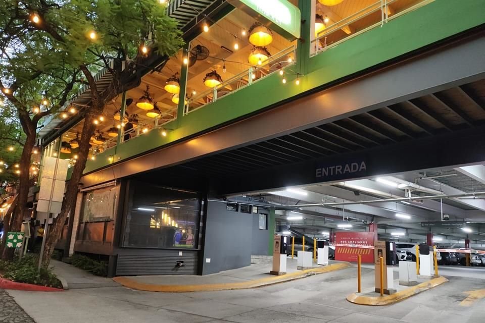 Estacionamiento de la plaza Punto Sao Paulo.