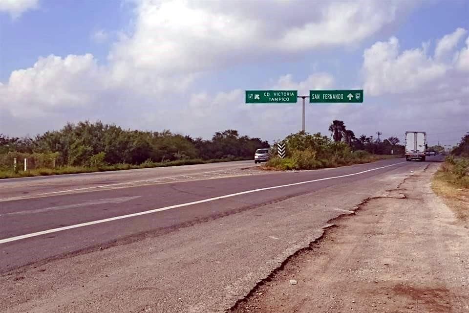 El cierre de dicha vía federal en el kilómetro 101 San Fernando-Matamoros comenzó el martes de forma intermitente.