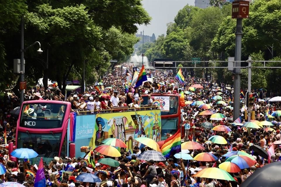 Circularon 68 vehículos alegóricos y en el Zócalo fue instalado un templete para actividades del día.