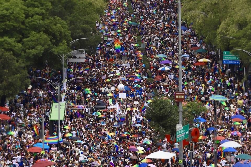 Este sábado se llevó a cabo la edición 46 de la Marcha del Orgullo LGBT+ en la CDMX cuyo destino fue el Zócalo capitalino.