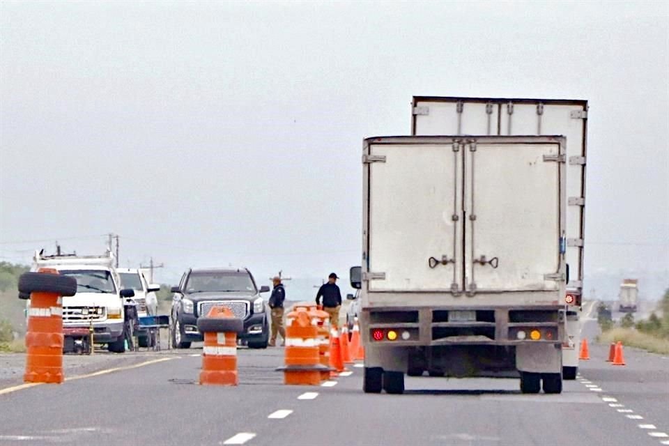 Transportistas que pasan por el estado denunciaron cobros excesivos y extorsiones por parte de agentes de Tránsito.