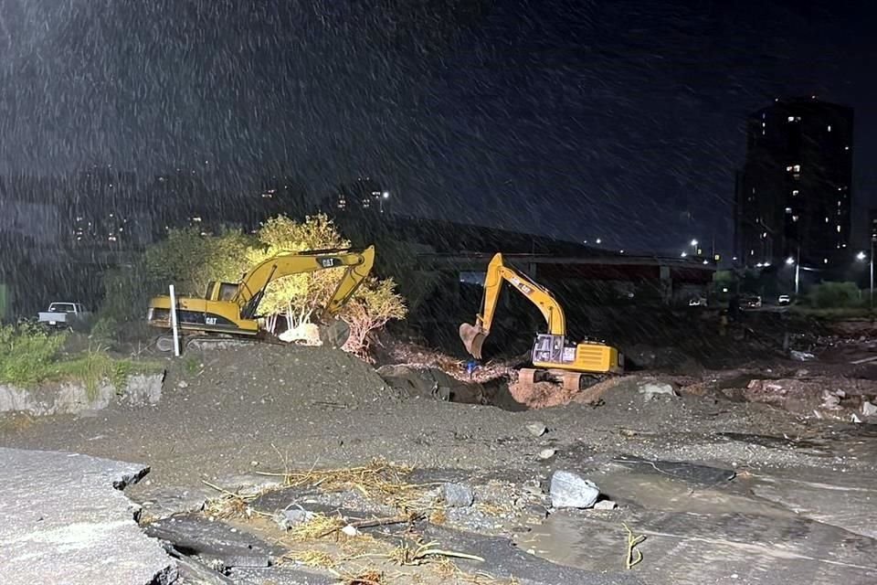 Ayer, en un recorrido por la zona donde está la obra provisional, se observaron cuadrillas trabajando con maquinaria pesada.