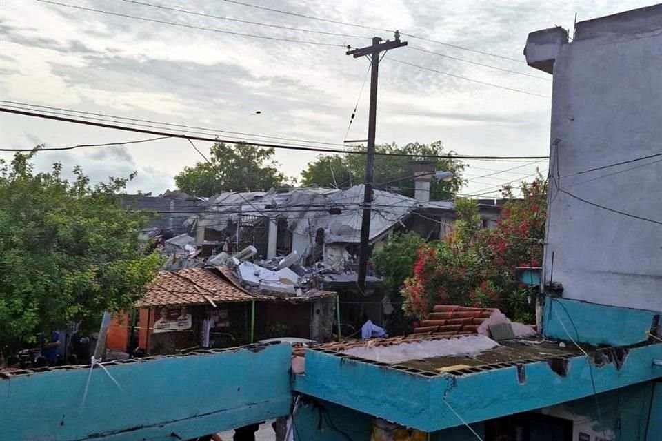 El techo de la vivienda, en la Colonia Valle Soleado, quedó destruido.