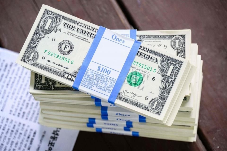 El miércoles, el tipo de cambio cerró en 19.63 pesos por dólar.