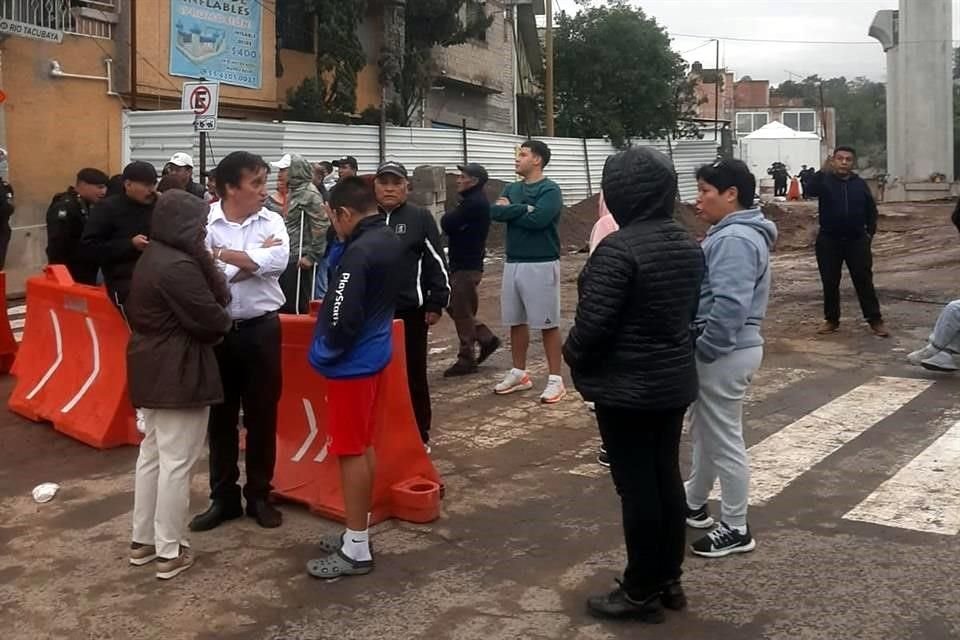 Vecinos reclaman la falta de revisiones a casas afectadas por la construcción.