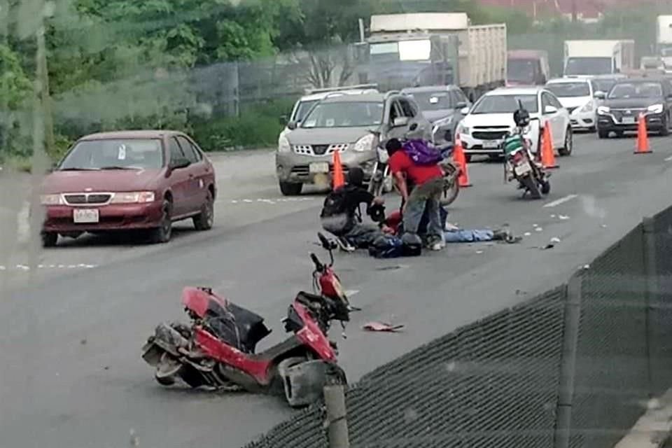 Fue alrededor de las 7:10 horas cuando se reportó el hecho en los carriles con sentido al oriente del Libramiento Noreste, en Escobedo.