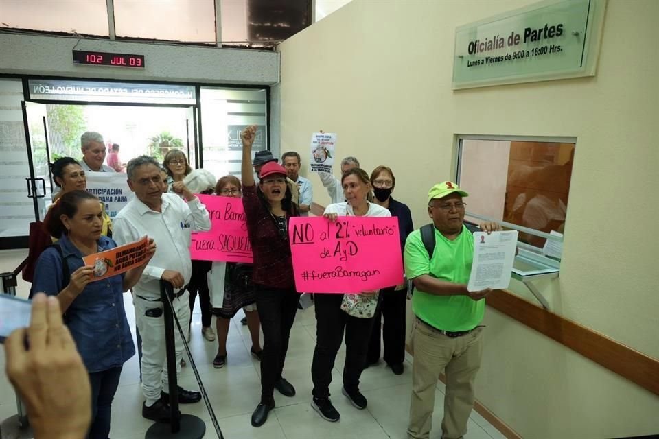 Los ciudadanos acudieron a la Oficialía de Partes del Congreso local.