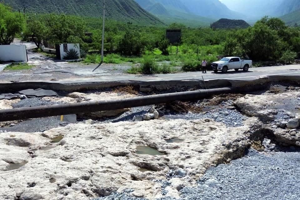 La tubería de AyD en La Huasteca estaba enterrada cuatro metros, pero la corriente la descubrió durante 'Alberto'.