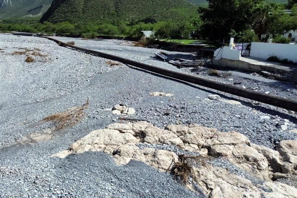 La tubería de AyD en La Huasteca estaba enterrada cuatro metros, pero la corriente la descubrió durante 'Alberto'.