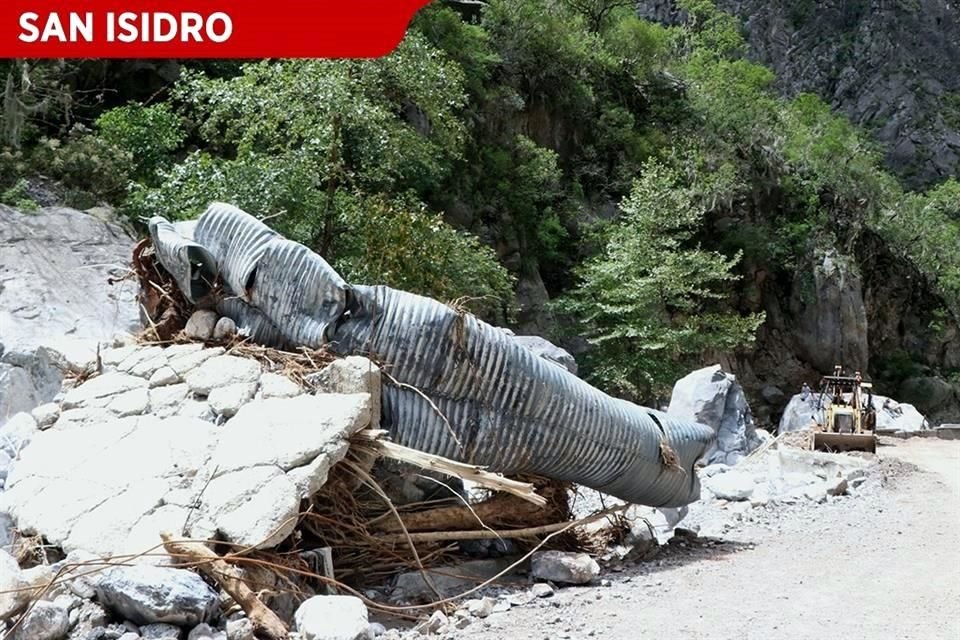 Las lluvias de 'Alberto' dejaron cuantiosos daños en los caminos de la sierra de Santiago, como en el Cañón de San Isidro.