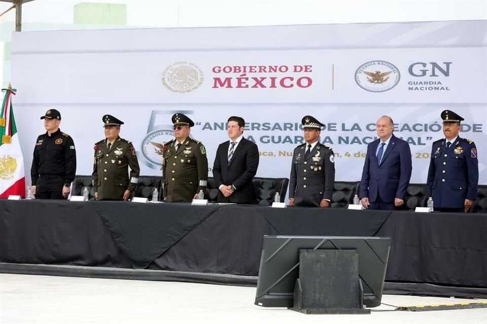 El Gobernador Samuel García acudió a una ceremonia para conmemorar el quinto aniversario de la Guardia Nacional.