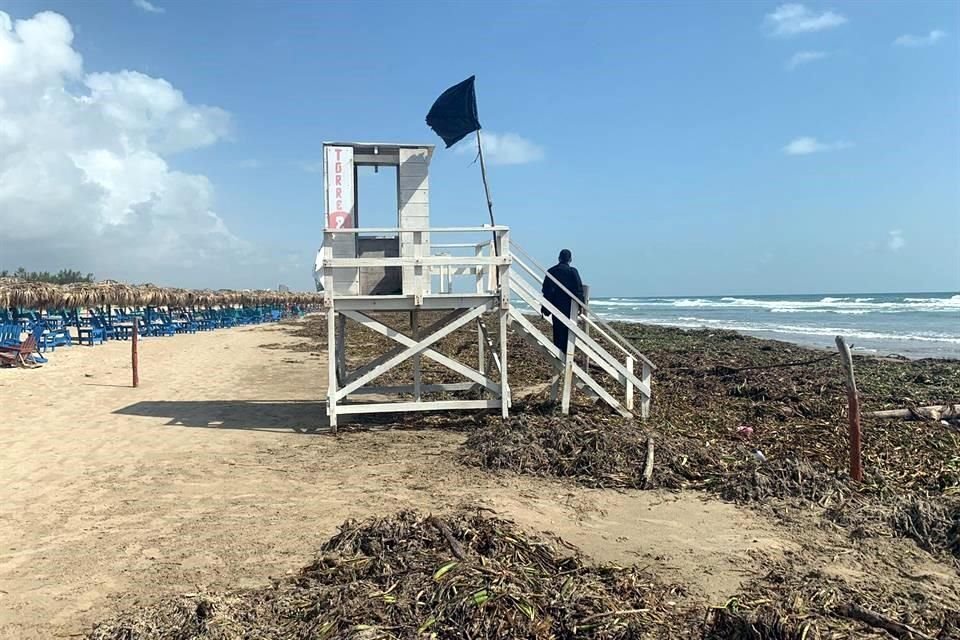 En Playa Miramar izó la bandera negra, lo que significa que nadie puede ingresar al mar.