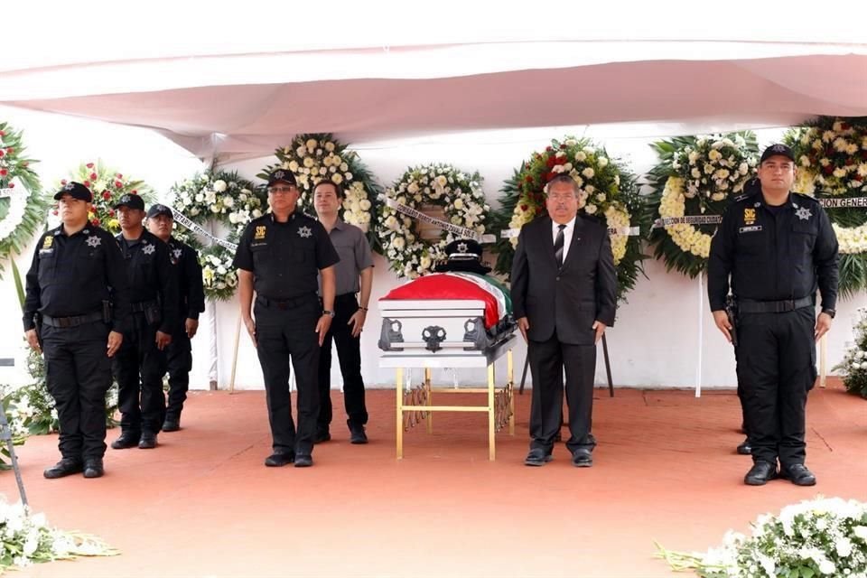 La explanada de la corporación fue el lugar donde fue despedido el oficial, quien pertenecía a los Grupos Especiales de la Policía y se desempeñaba como escolta.