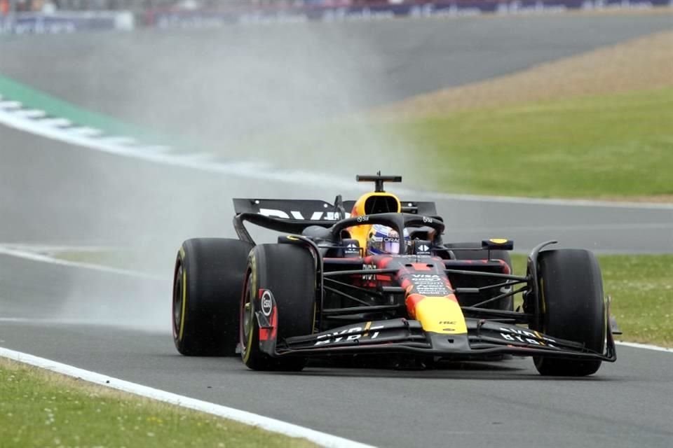 Verstappen cerró bien y estuvo muy cerca robarle la alegría a Lewis Hamilton.