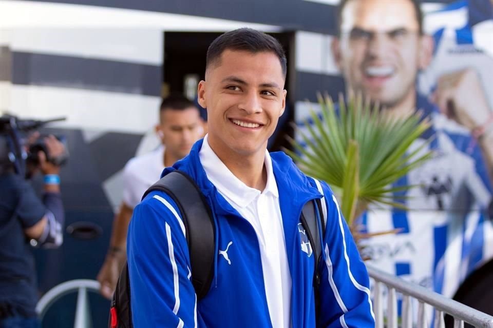 El refuerzo de Rayados, Roberto de la Rosa, va de inicio ante los Tuzos.