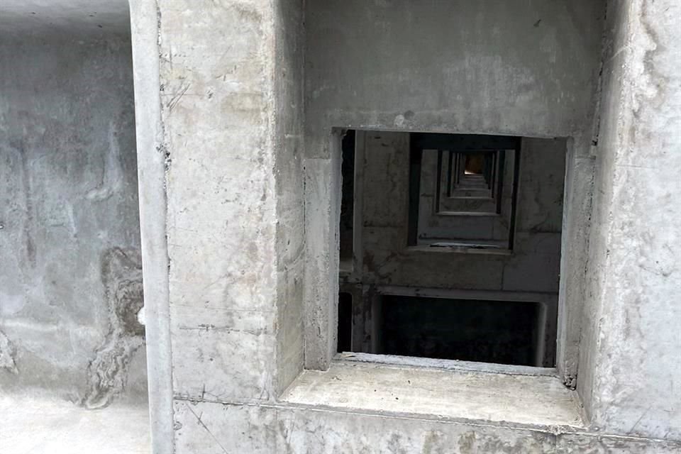 Un trabajador murió tras caer de al menos 4 metros de altura mientras laboraba en una construcción en la Avenida Garza Sada.