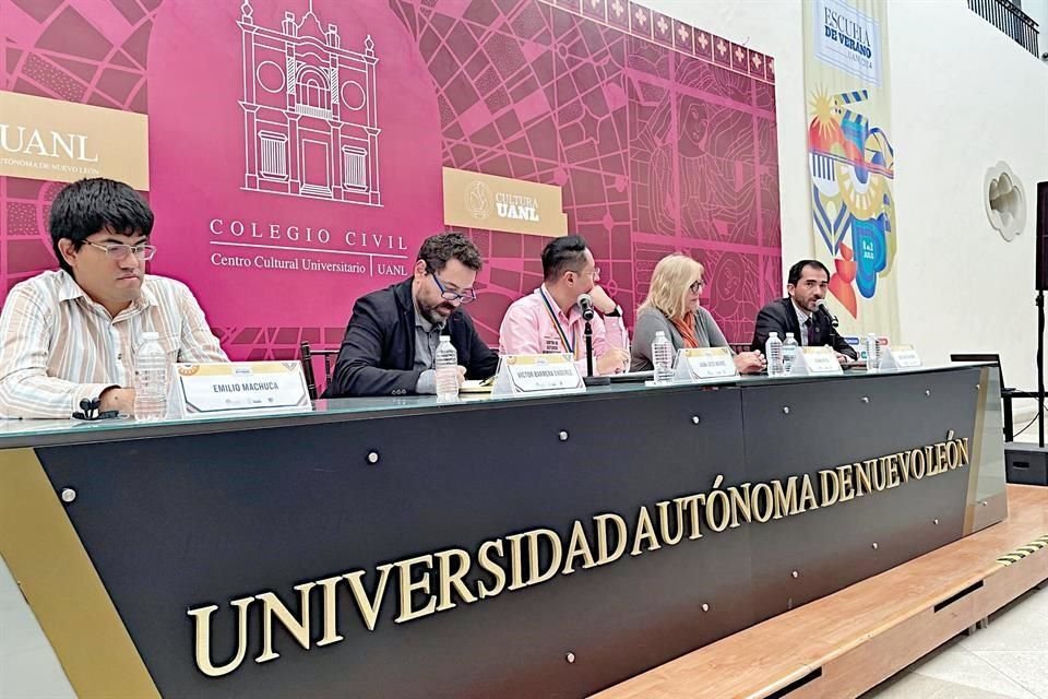 En las actividades de la Escuela de Verano participaron Emilio Machuca (izq. a der.), Víctor Barrera, Juan José Muñoz, Liliana de Ita y José Luis Cisneros.