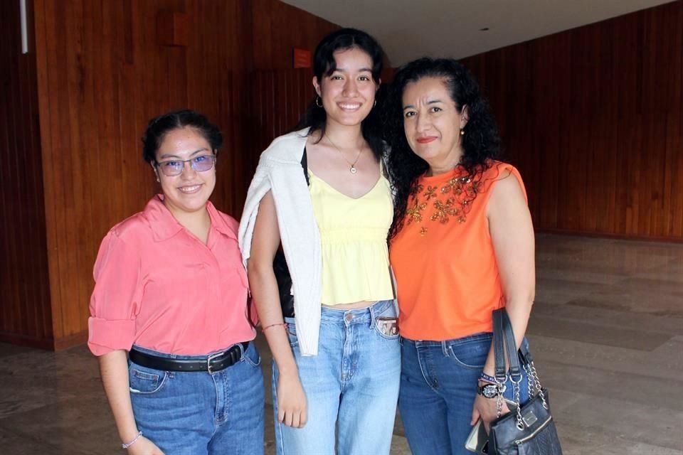 Lorena Carlos, Melissa Tomás y Norma Tremillo