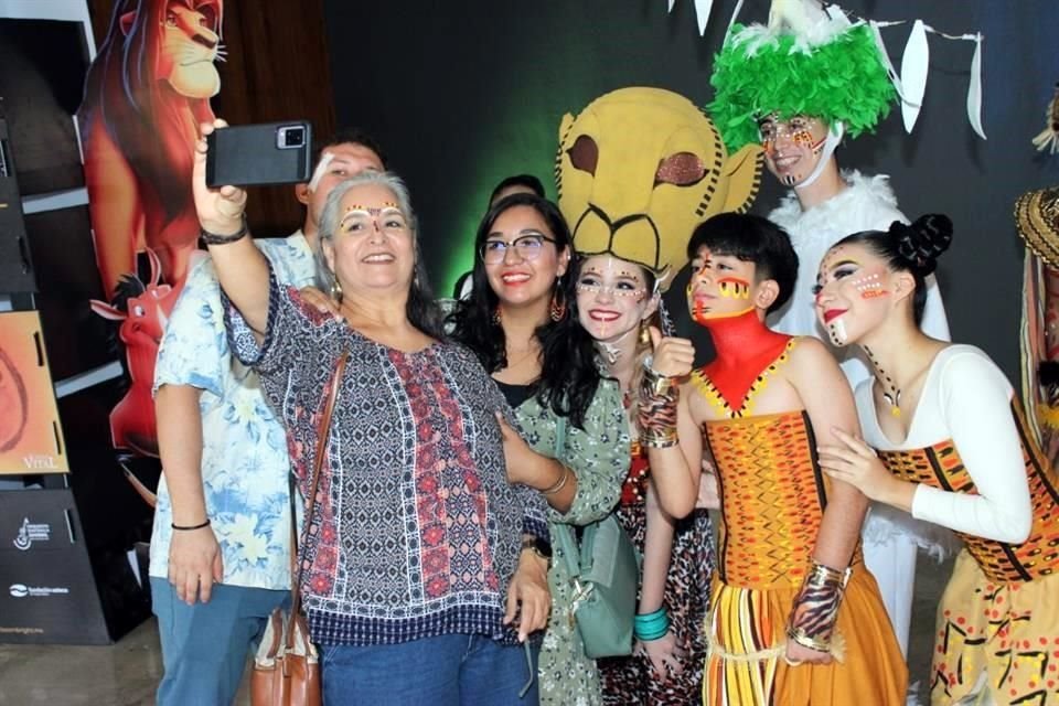 Jonathan Torres, Kari Cantú y Ana Torres