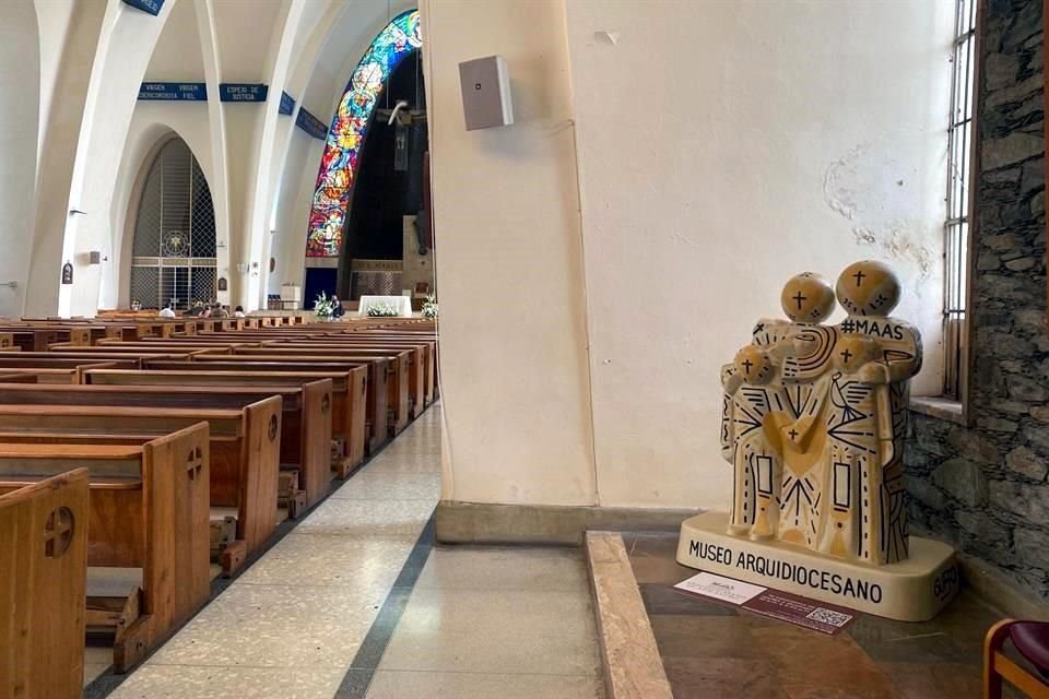 En el interior de la Basílica de la Purísima está otra de las obras.