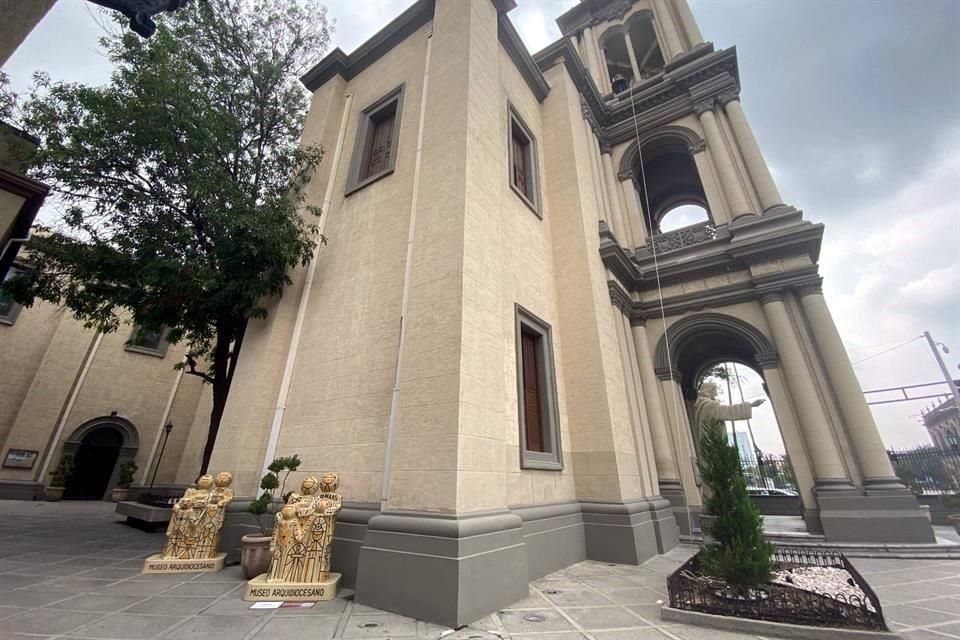 En la Iglesia del Sagrado Corazón, en el Centro de la Ciudad, se pueden apreciar las obras intervenidas por Guffo