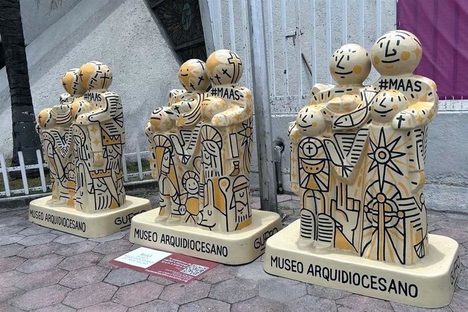 Junto a las piezas se colocaron QRs con información sobre el Museo de Arte Sacro y las colecciones que exhibe.