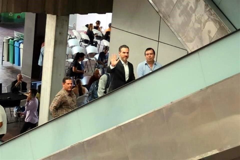 Adrián de la Garza arribó al Palacio Municipal de Monterrey.