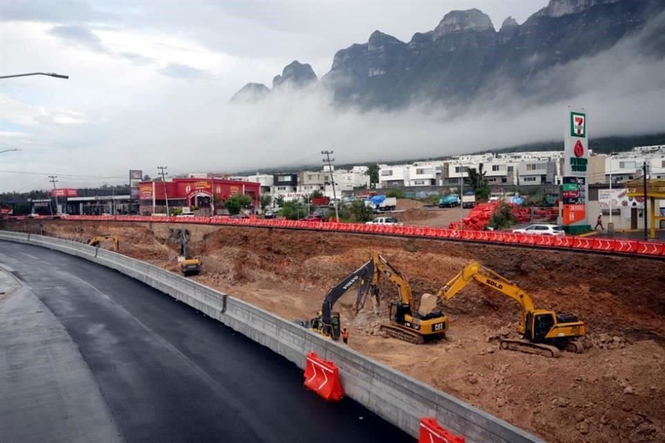 Tras horas de limpieza por personal de la obra, los carriles fueron reabiertos a la circulación.