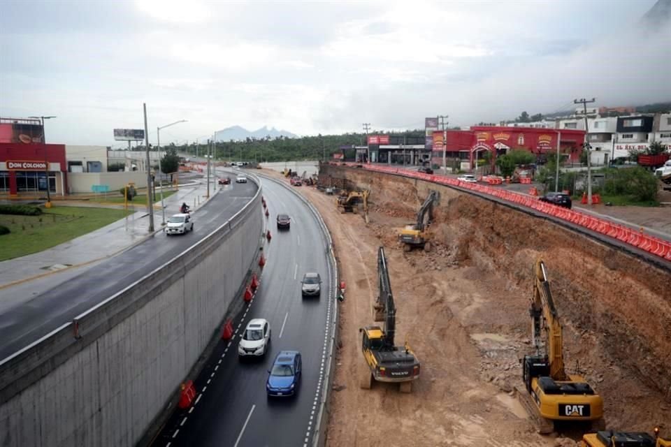 Tras horas de limpieza por personal de la obra, los carriles fueron reabiertos a la circulación.