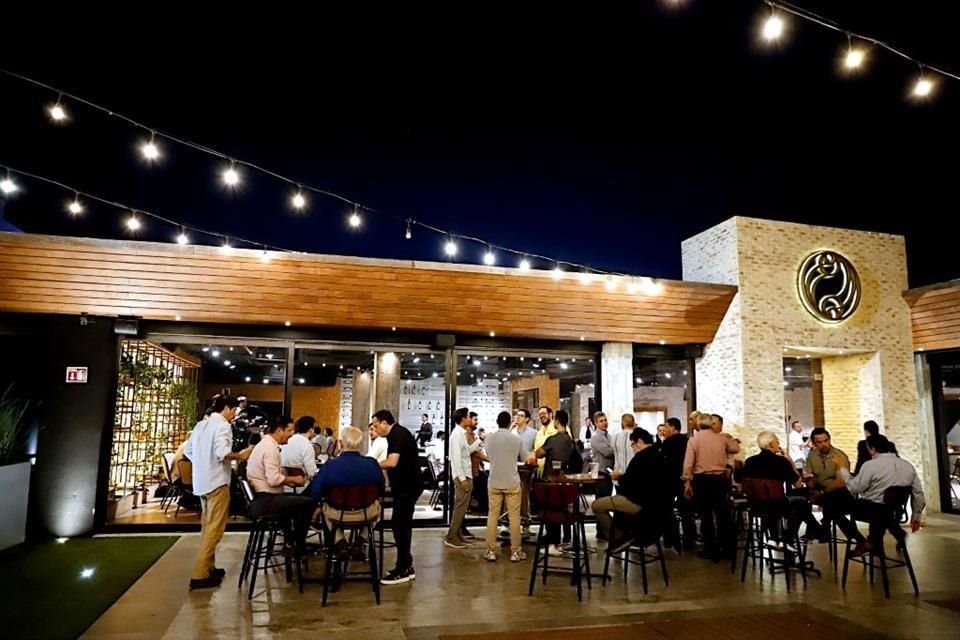 Familiares y amigos acompañaron a Jaime en la despedida ofrecida en Casa Nomo.