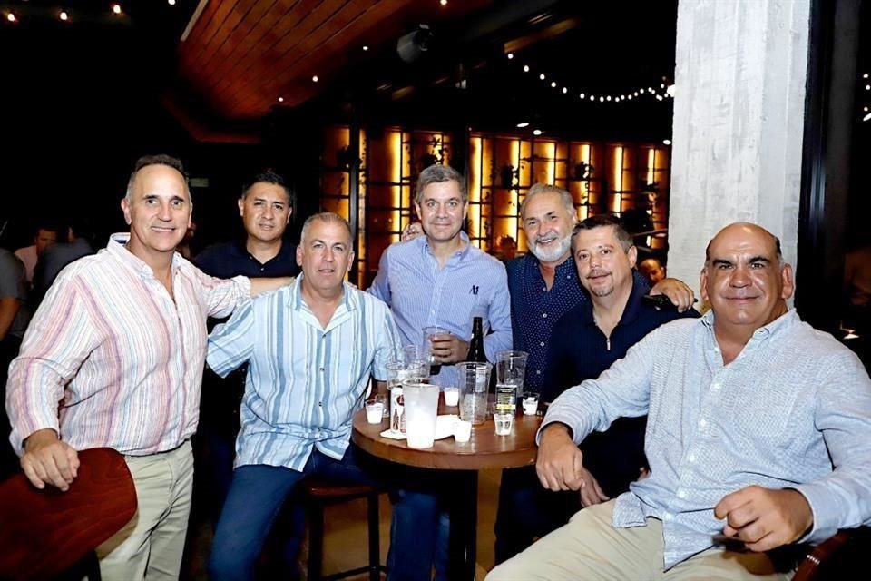 Rogelio Sada, Joel Martínez, Martín Espino, Antonio Fuentes, Héctor Carrillo, Eduardo Jaime y Miguel Piñeyro