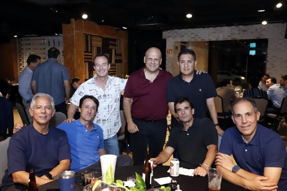 Marco Ferrara, Héctor Cavazos, Martín Espino, Gerardo Álvarez, Pato González, Michael Laudrup y Guillermo Guerra