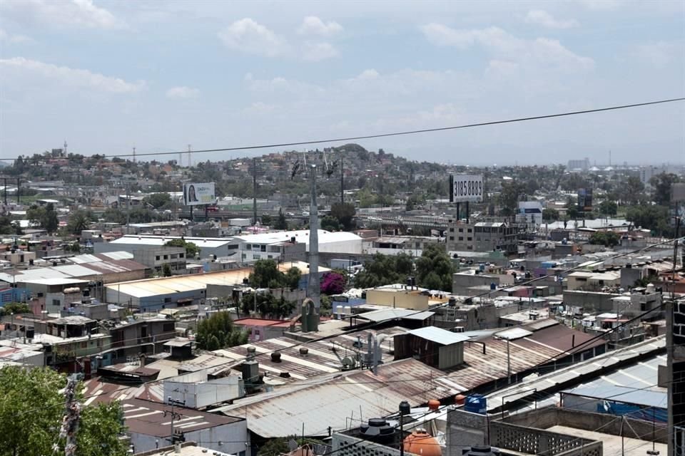 Por ser una obra en dos entidades, de Ecatepec, en el Estado de México, a Indios Verdes, en Gustavo A. Madero, en la Ciudad de México, la autorización es competencia federal.