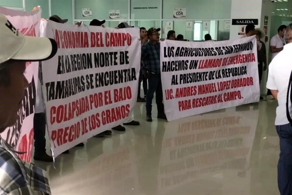 Los productores exigen un subsidio al precio de sorgo y que se libere una bolsa de mil millones de pesos en apoyos.