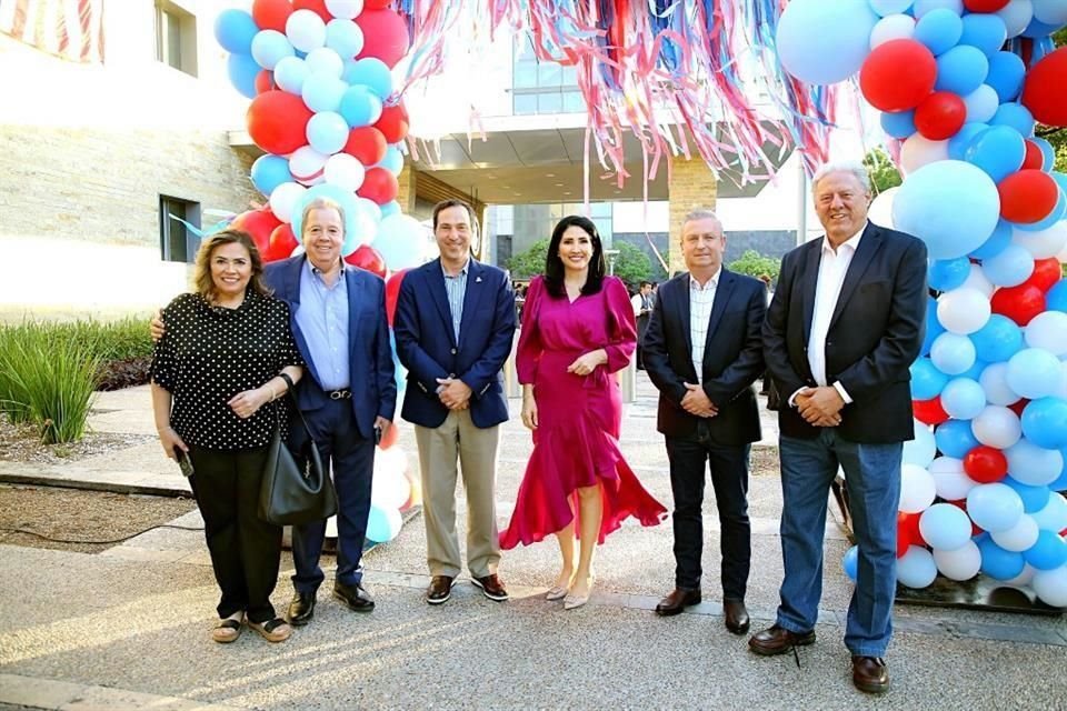 Reynalda Estrada, Héctor Rodríguez, Juan Pablo García, Patricia Salazar, Esteban Cavazos y Luis López