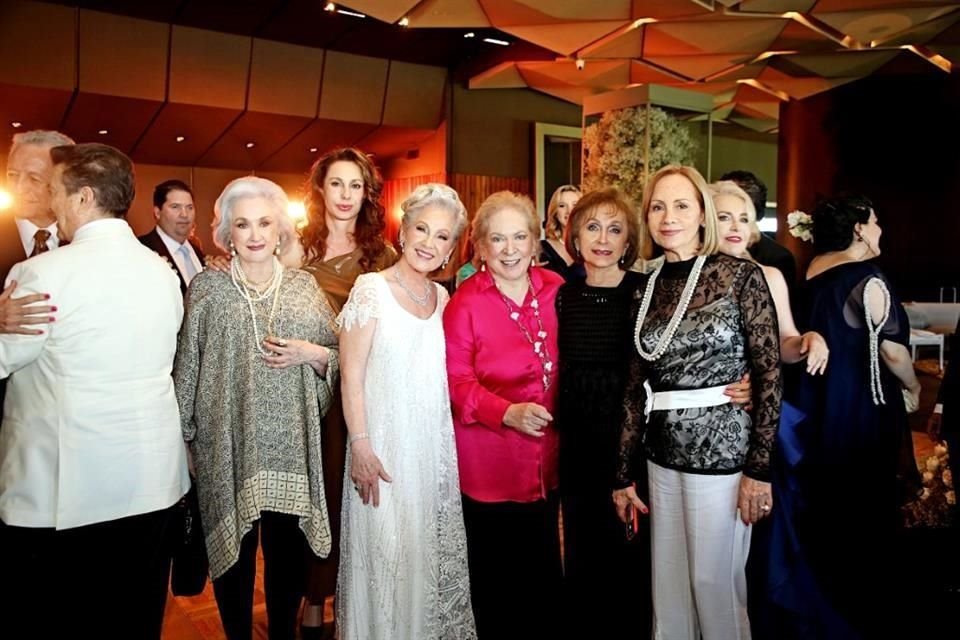 Laura Nájera de Tijerina, Beatriz Castañeda, Catalina Sada de García, Mercedes Elizondo, Doris Ibarra y Chesira Newell