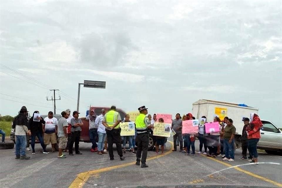 Los participantes en la protesta exigieron justicia tras la desaparición de sus seres queridos.