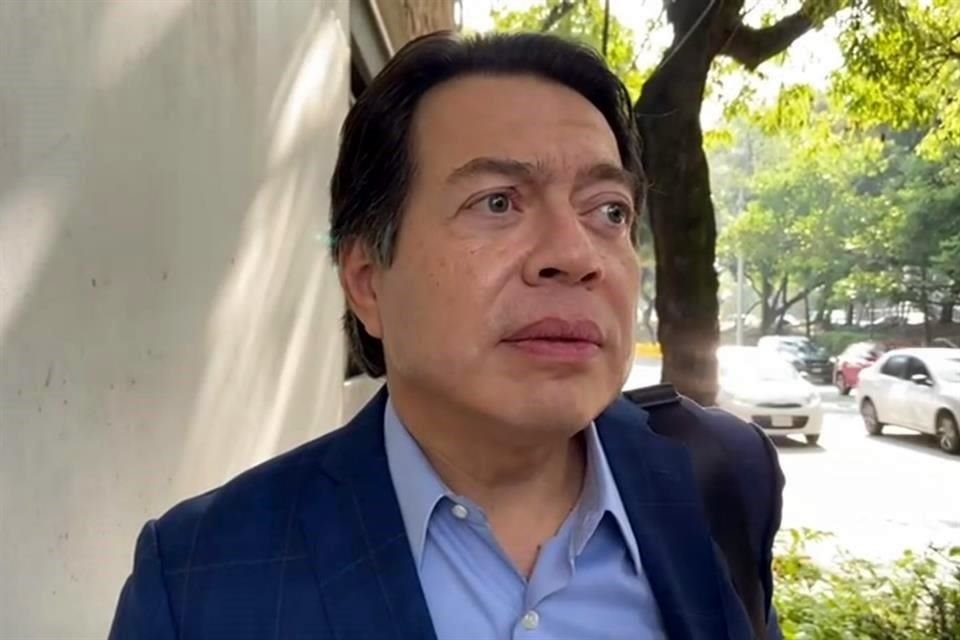 Delgado en entrevista afuera de la casa de transición de Claudia Sheinbaum.