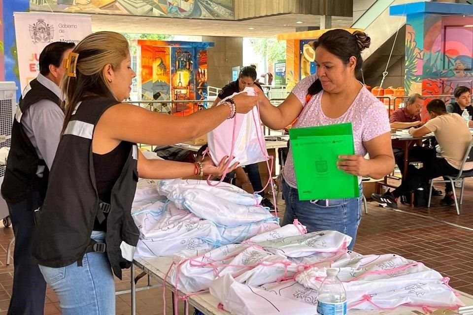 El Gobierno de Monterrey arrancó la segunda etapa de programa para repartir útiles escolares.