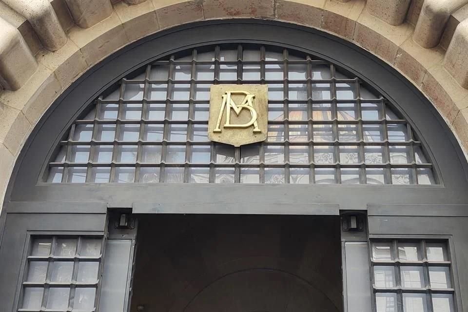 Banxico podría entregar este año remanentes por 110 mil millones de pesos a Hacienda.