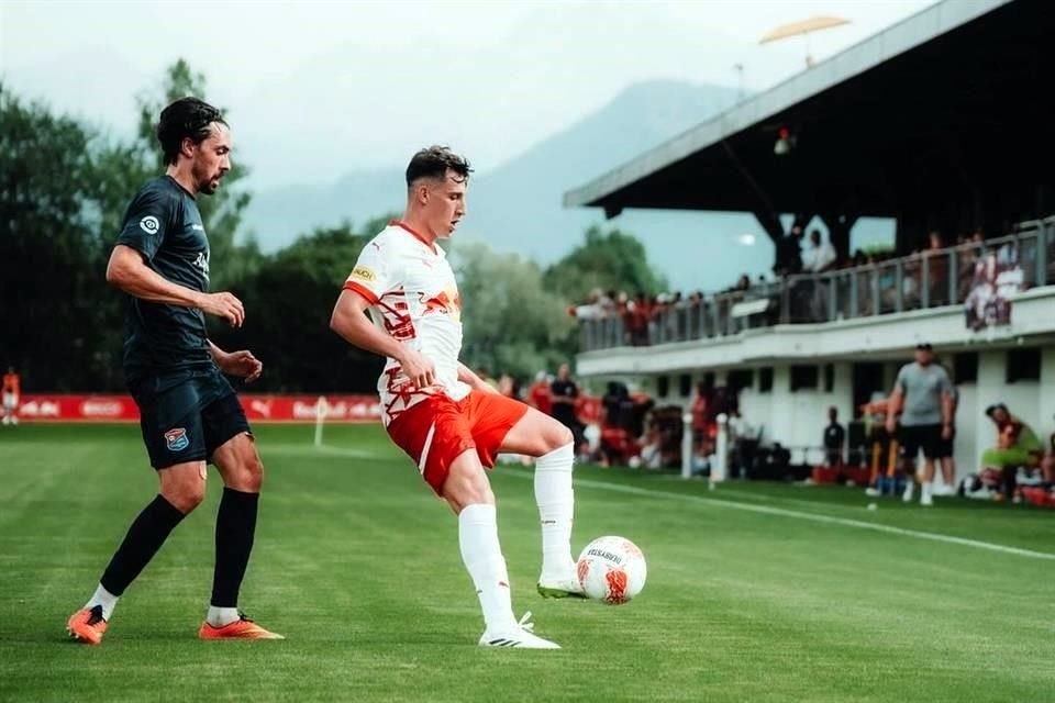 El argentino Nicolás Capaldo juega con el Salzburg de Austria.