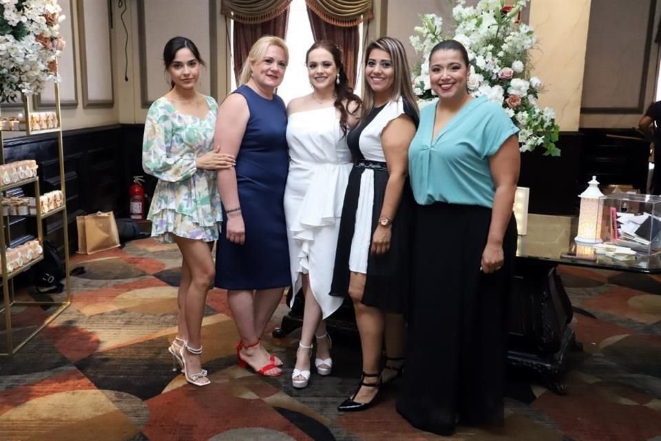 Zaide Lozano, Lourdes Solano, Nancy Garza, Margarita Ballesteros y Laura Ballesteros