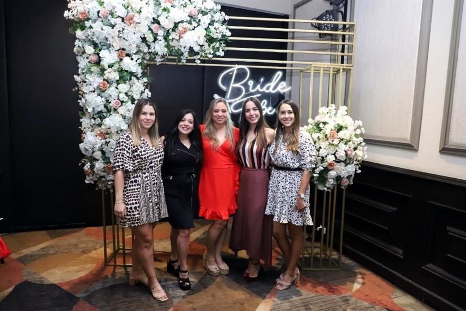 Cristina Reyes, Priscila Cavazos, Gabriela Priego, Natalia Irigoyen y Elisa Unzueta