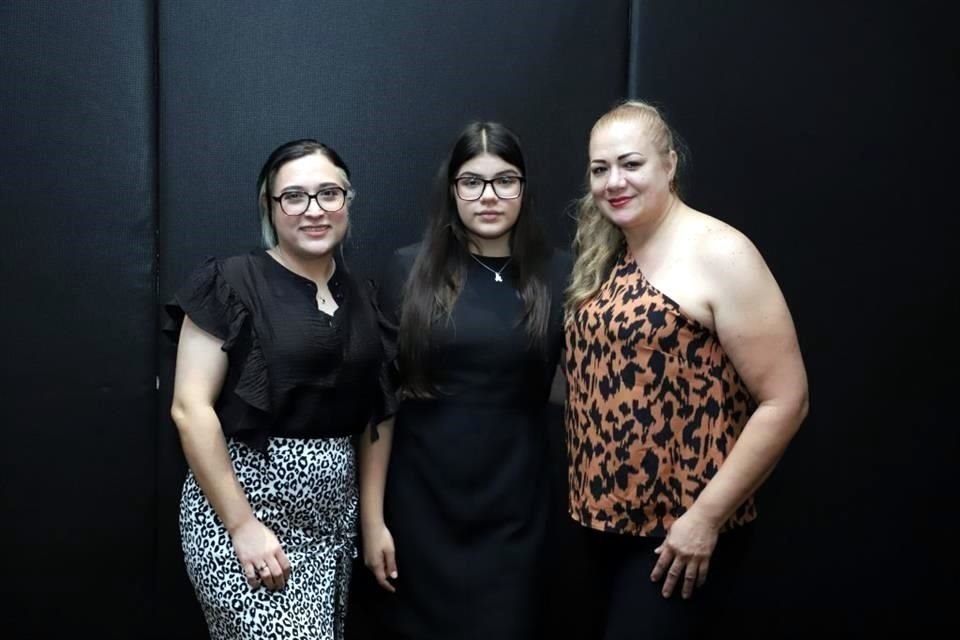 Denisse Segura, Ángela Solano y Edith Solano