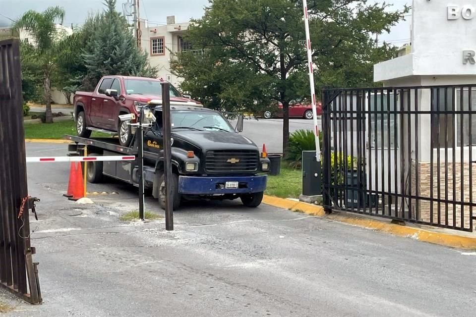 En el cateo a una casa, en la Colonia Bosques del Rey, en Guadalupe, se aseguró una camioneta GMC Sierra.