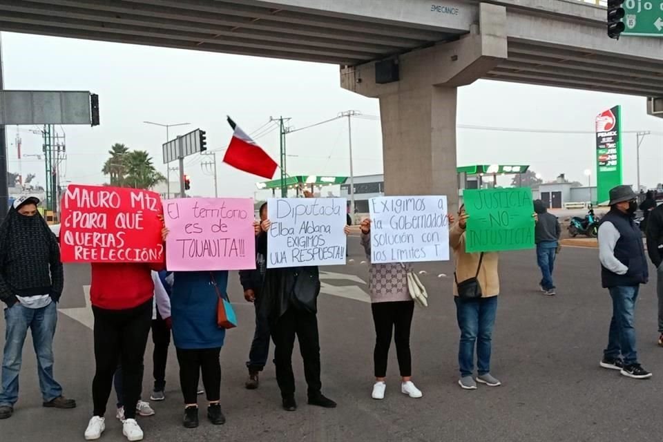 Los inconformes cerraron el paso en el Bulevar Ojo de Agua y en el Viaducto al AIFA.