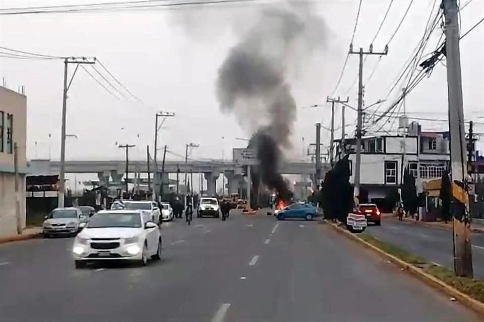 En las protestas han sido quemadas llantas.