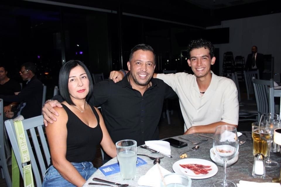 Griselda Dávila, José Miguel Fernández y José Miguel Rodríguez