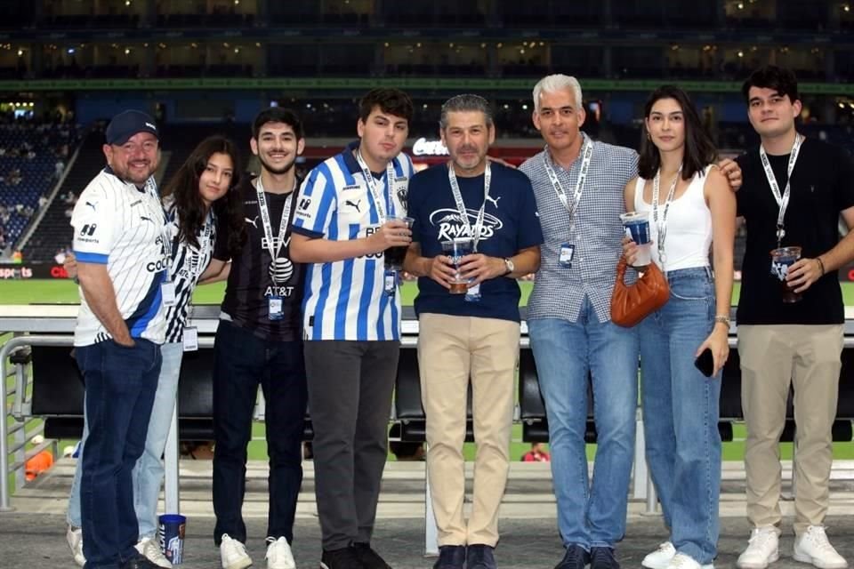 Servando Bustos, Sofía Bustos, Servando Bustos, Fernando Sánchez Jr., Fernando Sánchez, Juan Carlos Blanco, Ana Paula Blanco y Pato Blanco